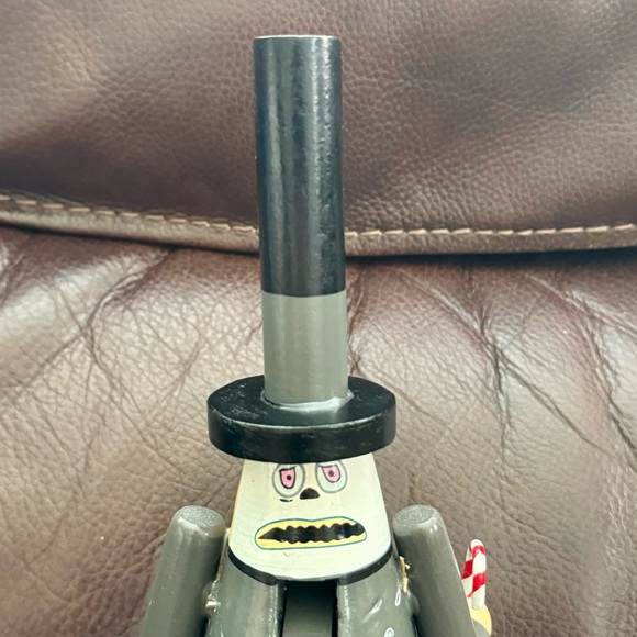 The Mayor with Candy Cane Wooden Nutcracker Disney A Nightmare Before Christmas - Picture 10 of 15